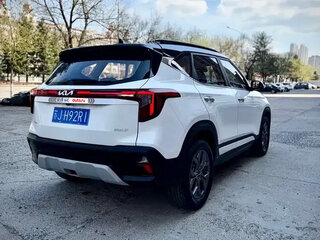 2023 Kia Seltos I Рестайлинг, белый, 1410010 рублей, вид 5