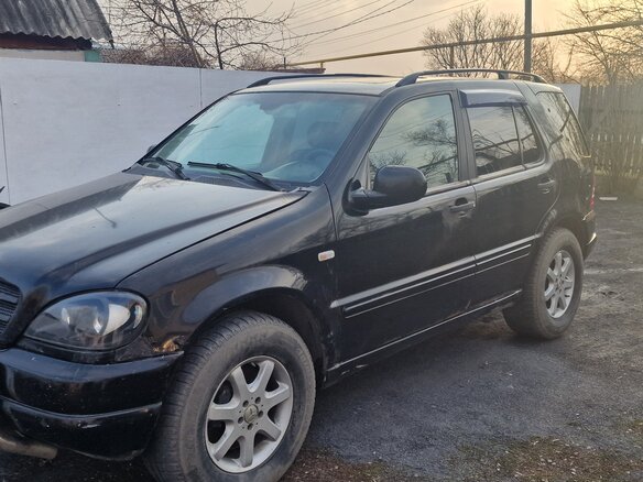2001 Mercedes-Benz M-Класс 430 I (W163), синий, 445000 рублей