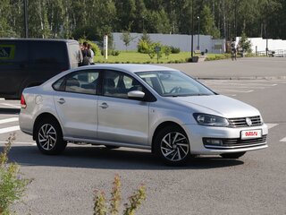 2018 Volkswagen Polo V Рестайлинг, серебристый, 1240000 рублей, вид 3