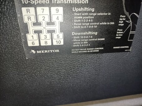 2003 Volvo VNL, белый, 3450000 рублей, вид 4