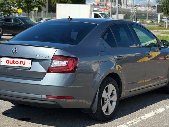 2017 Skoda Octavia III (A7) Рестайлинг, серый, 1750000 рублей - вид 3
