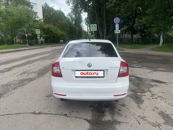2011 Skoda Octavia II (A5) Рестайлинг, белый, 570000 рублей - вид 4