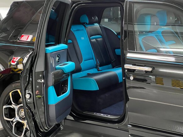 2020 Rolls-Royce Cullinan Black Badge I (Series I), чёрный, 39950000 рублей - вид 16