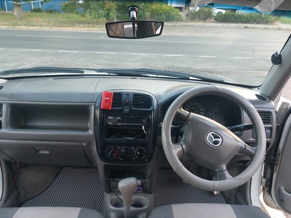 2000 Mazda Demio I (DW), белый, 260000 рублей - вид 8