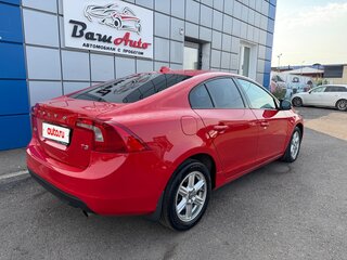 2013 Volvo S60 II Рестайлинг, красный, 697000 рублей, вид 4
