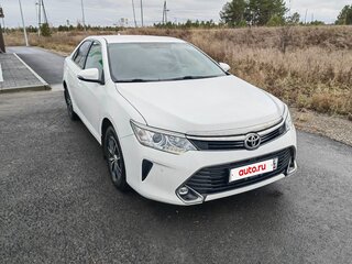 2017 Toyota Camry VII (XV50) Рестайлинг 2, белый, 2000000 рублей, вид 2