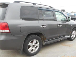 2011 Toyota Land Cruiser 200 Series, серый, 1405440 рублей, вид 3