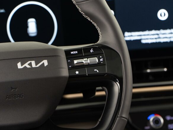 2025 Kia Carnival IV Рестайлинг, чёрный, 6949632 рублей - вид 19