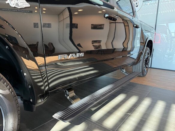 2026 Ram 1500 Crew Cab eTorque V Рестайлинг, чёрный - вид 8