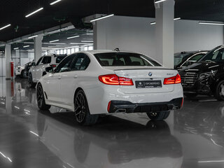 2019 BMW 5 серии 520d xDrive VII (G30/G31/G38), белый, 4350000 рублей, вид 4
