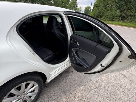 2013 Mercedes-Benz A-Класс 180 III (W176), белый, 1350000 рублей, вид 4