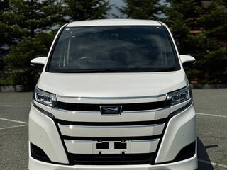 2020 Toyota Noah III (R80) Рестайлинг, белый, 2200000 рублей, вид 2