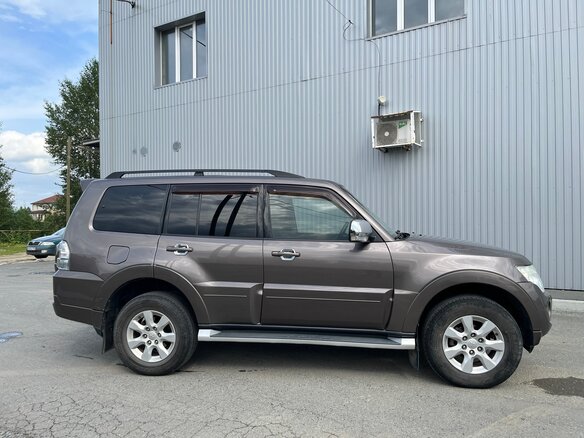 2011 Mitsubishi Pajero IV Рестайлинг 1, коричневый, 2000000 рублей - вид 5