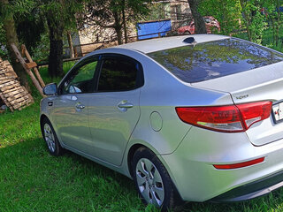2017 Kia Rio III Рестайлинг, серебристый, 985000 рублей, вид 1