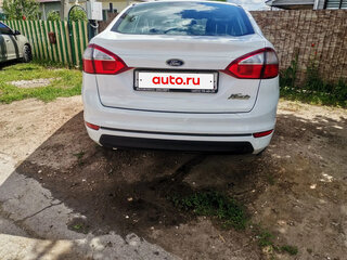 2016 Ford Fiesta Mk6 Рестайлинг, белый, 650000 рублей, вид 3