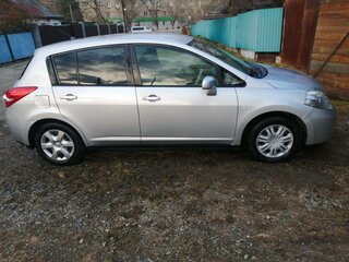 2010 Nissan Tiida I Рестайлинг, серый, 640000 рублей, вид 3