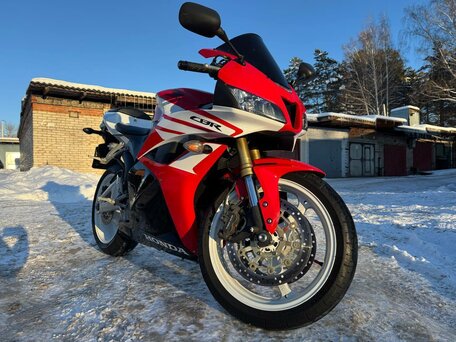 2011 Honda CBR 600RR, красный, 690000 рублей, вид 1