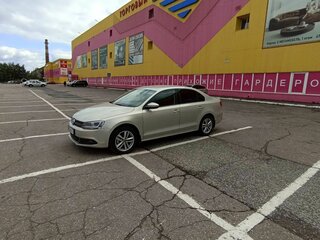 2014 Volkswagen Jetta VI Рестайлинг, серебристый, 930000 рублей, вид 1