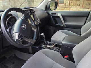 2013 Toyota Land Cruiser Prado 150 Series, белый, 2830000 рублей, вид 3