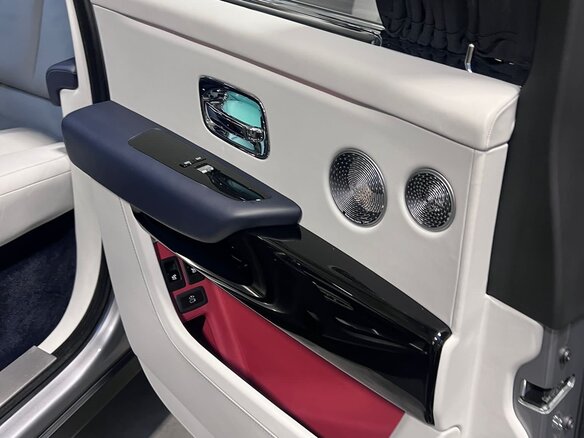 2020 Rolls-Royce Cullinan I (Series I), серый, 25500000 рублей - вид 25