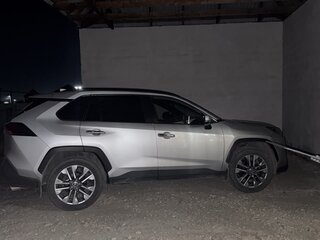 2020 Toyota RAV4 V (XA50), серый, 3000000 рублей, вид 3