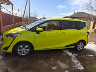 2020 Toyota Sienta II Рестайлинг, жёлтый, 1450000 рублей, вид 4