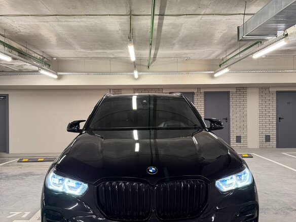 2022 BMW X5 M50d IV (G05/G18), чёрный, 9500000 рублей - вид 2