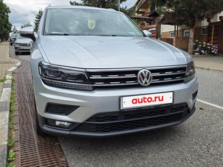 2018 Volkswagen Tiguan II, серебристый, 2400000 рублей, вид 2