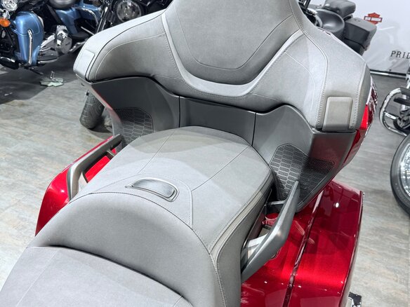 2023 Honda GL 1800 Gold Wing, красный - вид 25