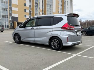 2020 Honda Freed+ II Рестайлинг, серый, 1400000 рублей, вид 5