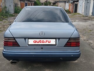 1994 Mercedes-Benz E-Класс 220 I (W124), голубой, 1500000 рублей, вид 4