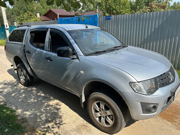 2011 Mitsubishi L200 IV, серебристый, 1450000 рублей - вид 1