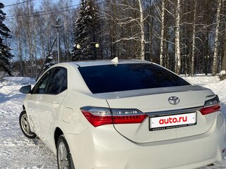 2018 Toyota Corolla XI (E160, E170, E180) Рестайлинг 1, белый, 1650000 рублей, вид 3