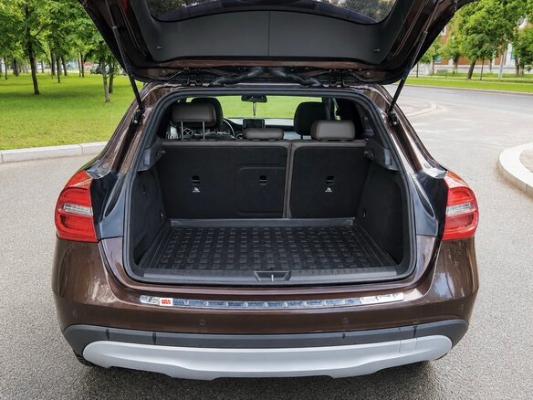 2014 Mercedes-Benz GLA 200 I (X156), коричневый - вид 4