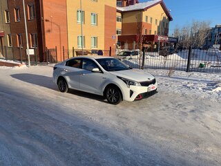 2020 Kia Rio IV Рестайлинг, белый, 1420000 рублей, вид 5
