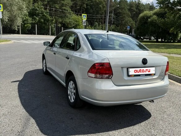 2013 Volkswagen Polo V, серебристый, 850000 рублей - вид 8