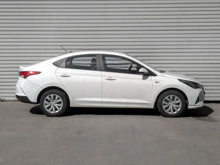 2022 Hyundai Solaris II Рестайлинг, белый, 1610000 рублей, вид 4