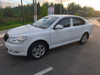 2013 Skoda Octavia II (A5) Рестайлинг, белый, 790000 рублей, вид 4