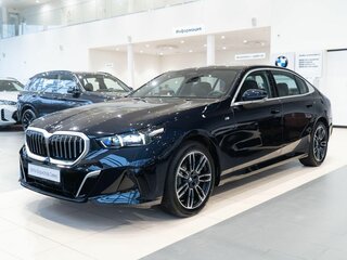 2025 BMW 5 серии Long 530Li xDrive VIII (G60/G61/G68), чёрный, 8550000 рублей, вид 1