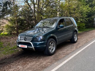 1999 Mercedes-Benz M-Класс 320 I (W163), зелёный, 450000 рублей, вид 2