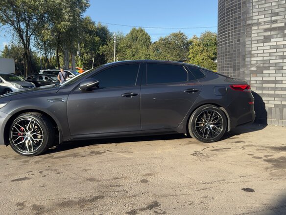 2018 Kia Optima IV Рестайлинг, серый, 2813000 рублей - вид 2