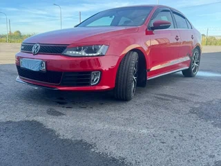 2013 Volkswagen Jetta VI, красный, 1800000 рублей, вид 1