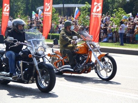 2002 Big Dog Motorcycles Mastiff, оранжевый, 1000000 рублей, вид 4