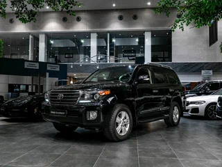 2014 Toyota Land Cruiser 200 Series Рестайлинг 1, чёрный, 5279900 рублей, вид 1