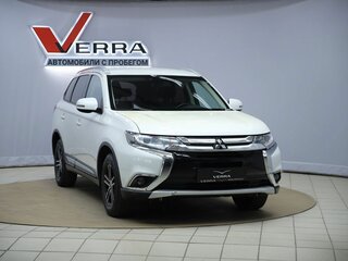 2018 Mitsubishi Outlander III Рестайлинг 2, белый, 1850000 рублей, вид 3