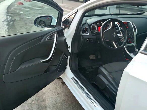 2014 Opel Astra GTC J Рестайлинг, белый, 950000 рублей - вид 16