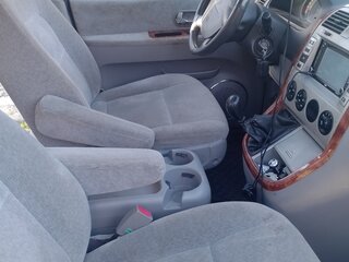 2004 Kia Carnival I Рестайлинг, бежевый, 700000 рублей, вид 3