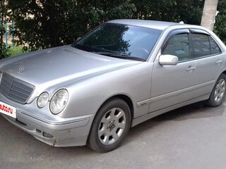 2001 Mercedes-Benz E-Класс 240 II (W210, S210) Рестайлинг, серебристый, 550000 рублей, вид 1