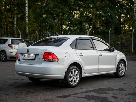 2015 Volkswagen Polo V, белый, 777000 рублей, вид 2