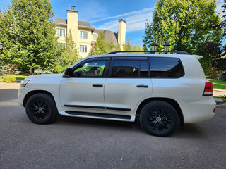 2017 Toyota Land Cruiser 200 Series Рестайлинг 2, белый, 19000000 рублей, вид 4